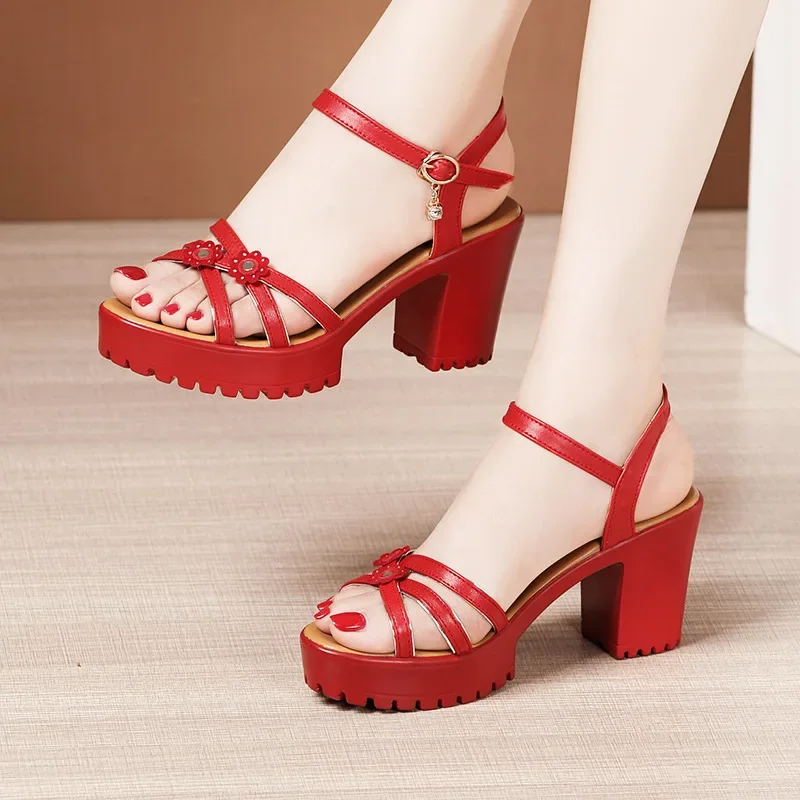 Casual Sandal Leather - صنادل نسائية أنيقة بكعب عالٍ مربع