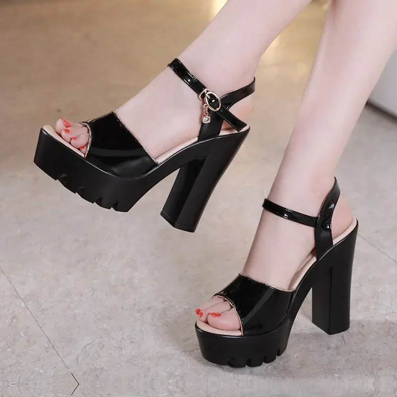 10 سنتيمتر 13 سنتيمتر حجم صغير - مراجعة Casual Sandal Leather وسعره