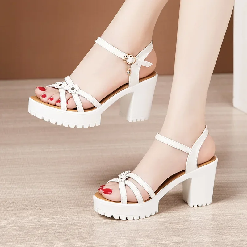 صنادل نسائية أنيقة بكعب عالٍ م - مراجعة Casual Sandal Leather وسعره